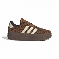 Buty sportowe VL Court Bold dla kobiet adidas. Brązowe obuwie sportowe damskie Adidas, bez wzorów, bez zapięcia. Za 442.00 zł.