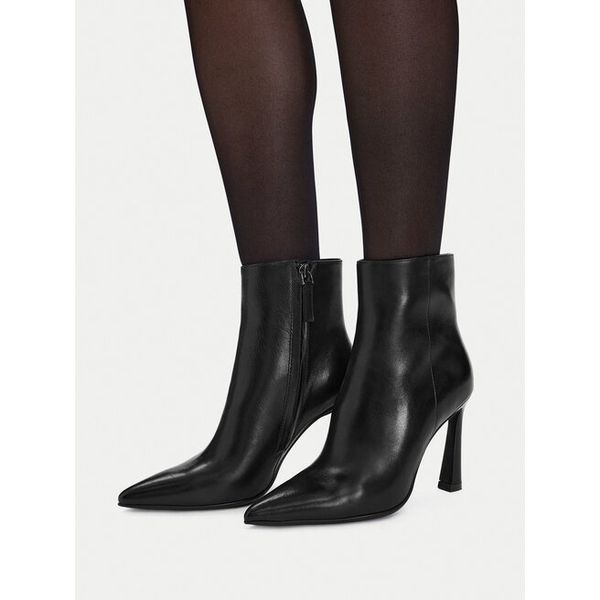 Botki GINO ROSSI. Czarne botki damskie Gino Rossi, bez wzorów, bez obcasa, na szpilce, bez zapięcia. Za 549.99 zł.