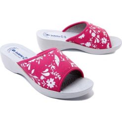 INBLU PL-51 005 ciemny róż, klapki damskie. Czerwone klapki damskie Inblu, bez wzorów, bez obcasa, na koturnie, bez zapięcia. Za 69.99 zł.