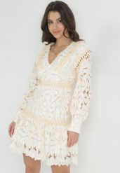 Beżowa Koronkowa Sukienka z Falbanką Resine. Brązowe sukienki damskie Born2be, l, bez wzorów, z koronki, bez kołnierzyka, bez ramiączek, mini. Za 209.99 zł.