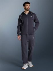 4F Bluza dresowa regular z kapturem męska - szara L. Szare bluzy męskie 4F, l, bez wzorów, z bawełny, bez ramiączek, z kapturem. Za 199.99 zł.