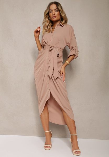 Ciemnobeżowa Sukienka Koszulowa z Wiązanym Paskiem i Marszczeniem Odele. Brązowe sukienki damskie Renee, l, bez wzorów, z materiału, klasyczne, bez kołnierzyka, bez ramiączek, midi, koszulowe. Za 139.99 zł.