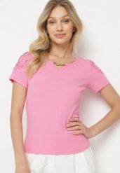 Fuksjowy Bawełniany T-shirt z Łańcuszkiem i Koronką Liraveira. Czerwone t-shirty damskie Born2be, m, z aplikacjami, z bawełny, eleganckie, bez kołnierzyka, bez ramiączek. Za 39.99 zł.