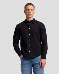 KOSZULA MĘSKA LEE LS CLEAN SHIRT BLACK 112386620. Czarne koszule męskie Lee, m, bez wzorów, bez kołnierzyka, bez ramiączek. Za 169.99 zł.