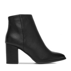 Botki DeeZee. Czarne botki damskie DeeZee, bez wzorów, bez obcasa, na słupku, bez zapięcia. Za 199.99 zł.