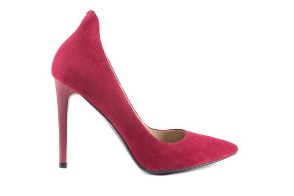 Szpilki Bayla-097 Z6890-322 Wino, Czerwony, Skóra naturalna - 36. Czerwone szpilki damskie Bayla, bez wzorów, z lakierowanej skóry, bez obcasa, na szpilce, bez zapięcia. W wyprzedaży za 89.10 zł.