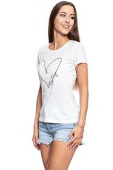 MUSTANG T SHIRT DAMSKI Alexia C Print Cloud Dancer 1008935 2020. Białe t-shirty damskie Mustang, s, bez wzorów, bez kołnierzyka, bez ramiączek. W wyprzedaży za 39.99 zł.