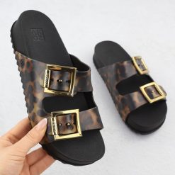 Klapki damskie z klamrami plażowe basenowe w panterkę brązowe Zaxy RR285059. Brązowe klapki damskie Zaxy, bez wzorów, z gumy, bez obcasa, bez zapięcia. Za 135.00 zł.