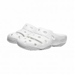 Klapki damskie KEEN YOGUI. Białe klapki damskie Keen, bez wzorów, sportowe, bez obcasa, bez zapięcia. Za 179.99 zł.