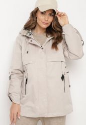 Jasnobeżowa Kurtka Parka z Kapturem i Kieszeniami z Możliwością Ściągnięcia w Talii Kailisse. Brązowe kurtki damskie Born2be, l, bez wzorów, z materiału, z kapturem. Za 339.99 zł.