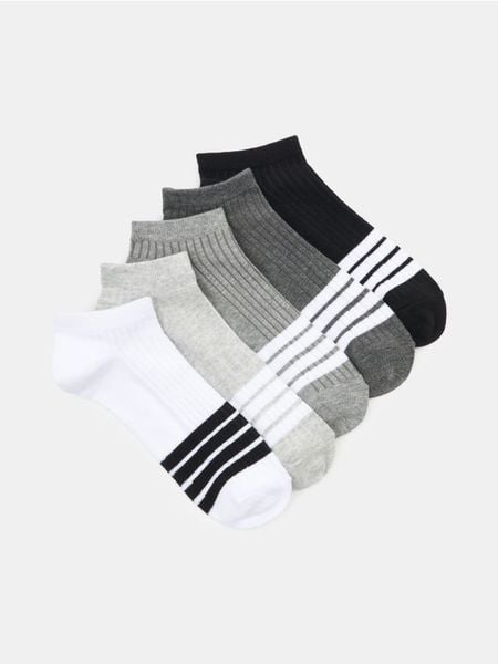 Prążkowane skarpetki stopki 5 pack - szary. Szare skarpety męskie Sinsay, bez wzorów, prążkowane. Za 15.99 zł.