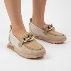 Półbuty damskie Hispanitas, ze skóry naturalnej z tekstylnymi wstawkami z siateczki wsuwany krój metalowa ozdoba na podbiciu, beżowe, SHV264834 Sumat. Brązowe półbuty damskie Hispanitas, na lato, z aplikacjami, ze skóry, eleganckie, bez obcasa, bez zapięcia. Za 629.00 zł.