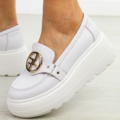 Białe skórzane półbuty damskie na platformie Cambell 661. Białe półbuty damskie Cambell, na jesień, z aplikacjami, z jeansu, eleganckie, bez obcasa, na platformie, bez zapięcia. Za 299.00 zł.