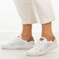 Białe skórzane ażurowe półbuty damskie Filippo Dp7681/26. Białe półbuty damskie Filippo, na jesień, w ażurowe wzory, z jeansu, klasyczne, z okrągłym noskiem, bez obcasa, na koturnie, bez zapięcia. Za 219.00 zł.