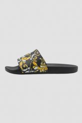VERSACE JEANS COUTURE Czarne klapki Fondo Slide DIS. SQ4, Rozmiar 42. Czarne klapki męskie Versace Jeans Couture, bez wzorów, z jeansu, bez zapięcia. W wyprzedaży za 249.99 zł.