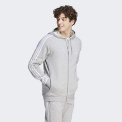 Bluza z kapturem Essentials Fleece 3-Stripes Full-Zip. Szare bluzy męskie Adidas, s, bez wzorów, z materiału, z kapturem, na fitness i siłownię. Za 299.00 zł.