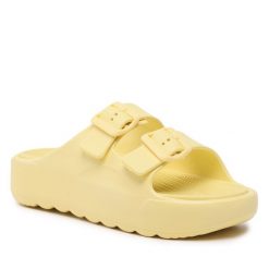 Klapki Gap. Żółte klapki damskie GAP, bez wzorów, bez obcasa, bez zapięcia. Za 219.99 zł.