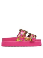 Versace Jeans Couture Klapki 78VA3SM1 Różowy. Czerwone klapki damskie Versace Jeans Couture, bez wzorów, z jeansu, bez obcasa, bez zapięcia. Za 579.99 zł.