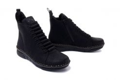 RIEKER 73333-00 black, trzewiki damskie. Czarne botki damskie Rieker, na zimę, bez wzorów, bez obcasa, bez zapięcia. Za 349.90 zł.