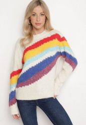 Jasnobeżowy Sweter z Poprzecznymi Paskami Rentina. Brązowe swetry nierozpinane damskie Born2be, uniwersalny, bez wzorów, z jeansu, klasyczne, bez kołnierzyka, bez ramiączek. Za 139.99 zł.