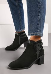 Czarne Botki na Słupku z Ozdobnymi Klamrami i Paskami Deolena. Czarne botki damskie Renee, bez wzorów, z jeansu, eleganckie, bez obcasa, na obcasie, bez zapięcia. Za 129.99 zł.