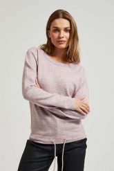 Sweter z okrągłym dekoltem i wiązaniem w pasie różowy. Czerwone swetry nierozpinane damskie MOODO, l, bez wzorów, z elastanu, bez kołnierzyka, bez ramiączek. W wyprzedaży za 59.99 zł.