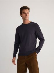 Wiskozowy sweter - szary. Szare swetry męskie Reserved, l, bez wzorów, z dzianiny, bez kołnierzyka, bez ramiączek. W wyprzedaży za 49.99 zł.