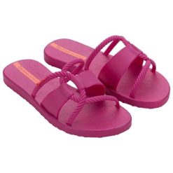 Klapki Ipanema Diversa Slide Ad 27232 BG829 fuksja różowe. Czerwone klapki damskie na lato, bez wzorów, sportowe, bez obcasa, bez zapięcia. Za 190.76 zł.