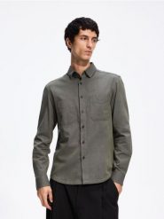 Bawełniana koszula regular fit - zielony. Zielone koszule męskie Reserved, l, bez wzorów, z bawełny, bez kołnierzyka, bez ramiączek. Za 139.99 zł.