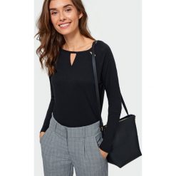 Top z ozdobnym dekoltem. Bluzki damskie Greenpoint, bez wzorów, z elastanu, bez kołnierzyka, bez ramiączek. Za 49.99 zł.