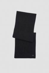 CALVIN KLEIN Czarny damski wełniany szalik z domieszką kaszmiru. Czarne szaliki damskie Calvin Klein, bez wzorów, z kaszmiru. W wyprzedaży za 179.99 zł.
