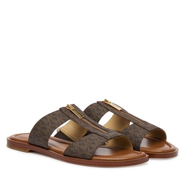 Klapki MICHAEL Michael Kors. Brązowe klapki damskie MICHAEL Michael Kors, bez wzorów, bez obcasa, bez zapięcia. Za 389.99 zł.