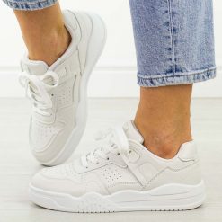 Białe sportowe buty damskie Jezzi News 6781. Białe obuwie sportowe damskie Jezzi, na jesień, bez wzorów, z dresówki, bez zapięcia, trekkingowe. Za 129.00 zł.
