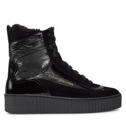 Trzewiki Tommy Hilfiger. Czarne botki damskie Tommy Hilfiger, bez wzorów, bez obcasa, na płaskiej podeszwie, bez zapięcia. Za 439.99 zł.