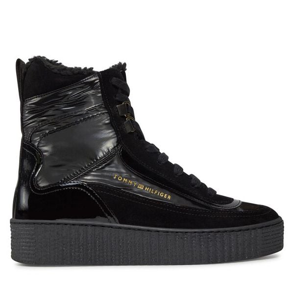 Trzewiki Tommy Hilfiger. Czarne botki damskie Tommy Hilfiger, bez wzorów, bez obcasa, na płaskiej podeszwie, bez zapięcia. Za 439.99 zł.