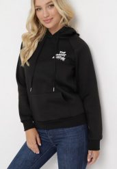 Czarna Bluza z Kapturem i Nadrukiem Masunes. Czarne bluzy damskie Born2be, l, bez wzorów, z polaru, casualowe, bez ramiączek, z kapturem. Za 84.99 zł.