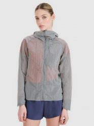 4F Kurtka do biegania Ultralight damska - szara XL. Szare kurtki sportowe damskie 4F, l, bez wzorów, z dzianiny, bez ramiączek, z kapturem, do biegania. W wyprzedaży za 159.99 zł.