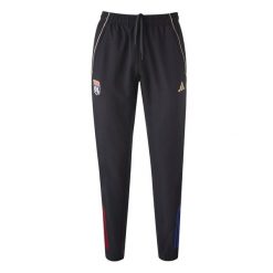 Spodnie dresowe Prematch OL 2025/26. Czarne spodnie sportowe męskie Adidas, bez wzorów, z dresówki, do piłki nożnej. W wyprzedaży za 232.00 zł.