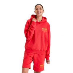 Bluza DIADORA HOODIE MANIFESTO. Czerwone bluzy męskie Diadora, m, bez wzorów, bez ramiączek, bez kaptura. Za 129.99 zł.
