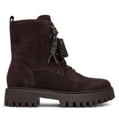 Trapery Guess. Brązowe trapery damskie Guess, bez zapięcia. Za 674.99 zł.