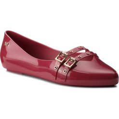 Baleriny ZAXY - Chic I Fem 82533 Burgund 01681 BB285018 02064. Czerwone balerinki damskie Zaxy, bez wzorów, z tworzywa sztucznego, klasyczne, bez obcasa, na płaskiej podeszwie, bez zapięcia. W wyprzedaży za 149.00 zł.