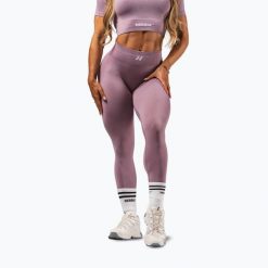 Legginsy treningowe damskie NEBBIA Flow Seamless Maximum Push-Up. Czerwone legginsy damskie Nebbia, bez wzorów, z elastanu. Za 249.99 zł.