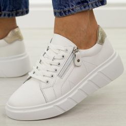 Białe skórzane półbuty damskie na platformie Jezzi 18-20. Białe półbuty damskie Jezzi, na jesień, bez wzorów, z jeansu, eleganckie, bez obcasa, na platformie, bez zapięcia. Za 249.00 zł.