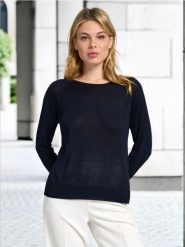 Sweter z długim rękawem - granatowy. Niebieskie swetry nierozpinane damskie Sinsay, l, bez wzorów, z materiału, bez kołnierzyka, bez ramiączek. W wyprzedaży za 13.99 zł.