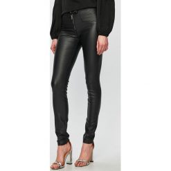 Morgan - Spodnie. Czarne spodnie materiałowe damskie Morgan, bez wzorów, z elastanu, casualowe. W wyprzedaży za 159.90 zł.
