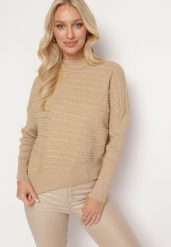 Jasnobeżowy Sweter z Wełną o Asymetrycznym Fasonie z Tłoczeniem Sarositte. Brązowe swetry nierozpinane damskie Born2be, bez wzorów, z wełny, z asymetrycznym kołnierzem, bez ramiączek. Za 159.99 zł.