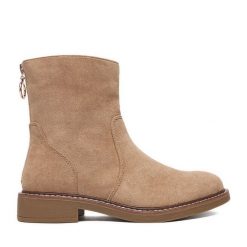 Botki Clara Barson. Brązowe botki damskie Clara Barson, bez wzorów, bez obcasa, na płaskiej podeszwie, bez zapięcia. Za 149.99 zł.