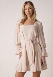 Beżowa Sukienka VICES z Siateczkowymi Rękawami i Wiązanym Paskiem Resnala. Brązowe sukienki damskie Born2be, na co dzień, l, bez wzorów, z materiału, eleganckie, bez kołnierzyka, bez ramiączek, midi, rozkloszowane. Za 159.99 zł.