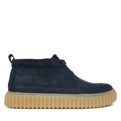 Trzewiki Clarks. Niebieskie botki męskie Clarks, bez wzorów, bez obcasa, bez zapięcia. Za 569.99 zł.