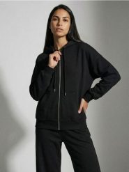 Rozpinana bluza z kapturem basic - czarny. Czarne bluzy damskie Sinsay, l, bez wzorów, bez ramiączek, z kapturem. Za 49.99 zł.